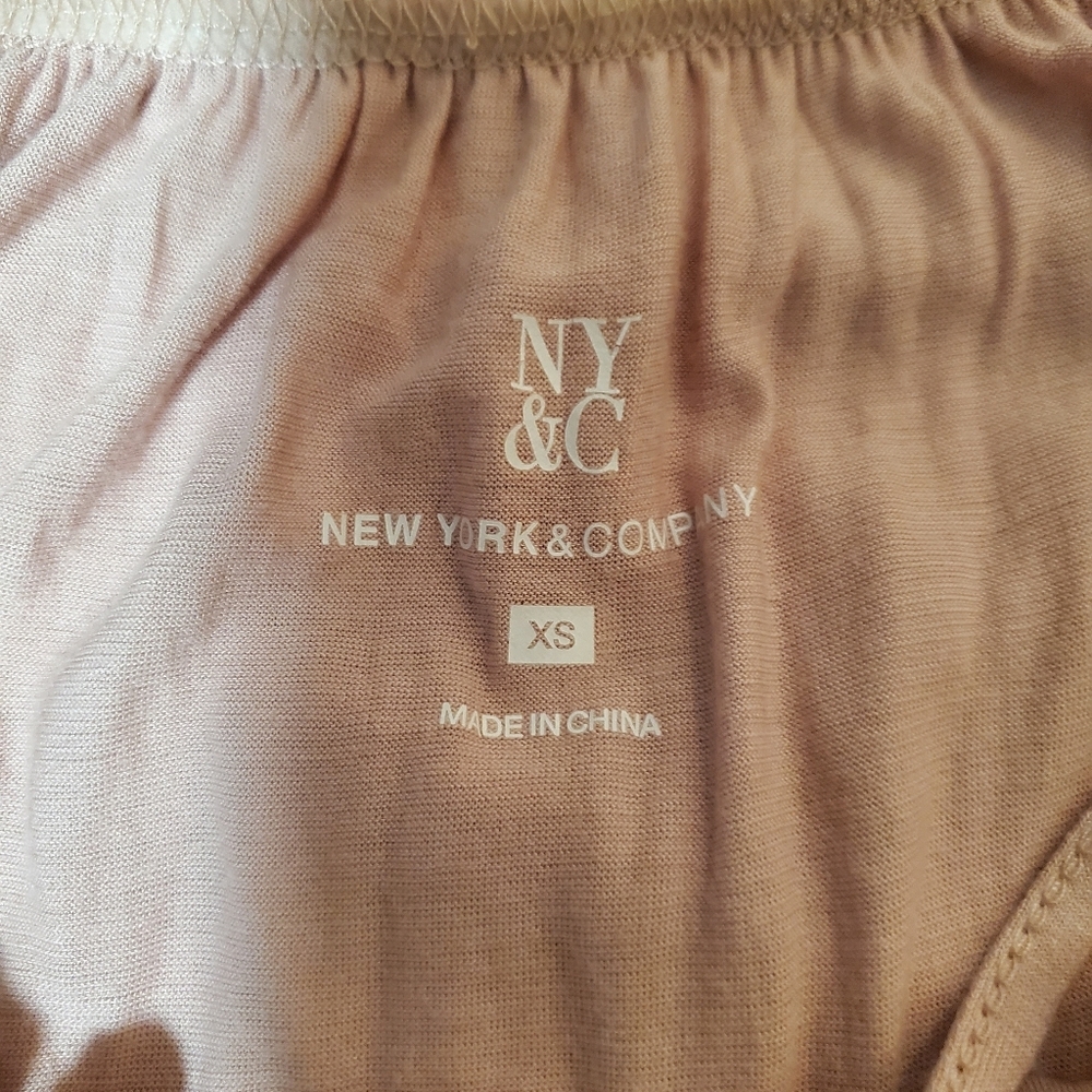 New York & Company Keyhole Top - Picture 13 of 13